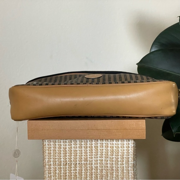 Vintage fendi penguin stripe camera crossbody bag - authenticated - Picture 4 of 11